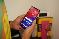 摩托罗拉只会发布Moto Z4的Android Q更新